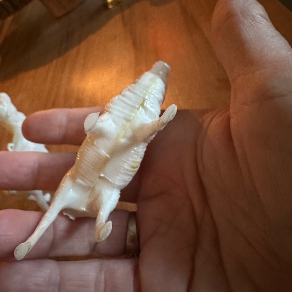 Vintage White Reindeer Figurines 3” tall set of 2. - Picture 5 of 7